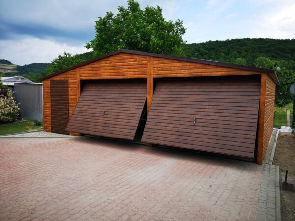 Метален гараж 8x6 м – серия “WOOD PLUS”, повдигащи се врати, 4 прозореца, двускатен покрив с метални керемиди
