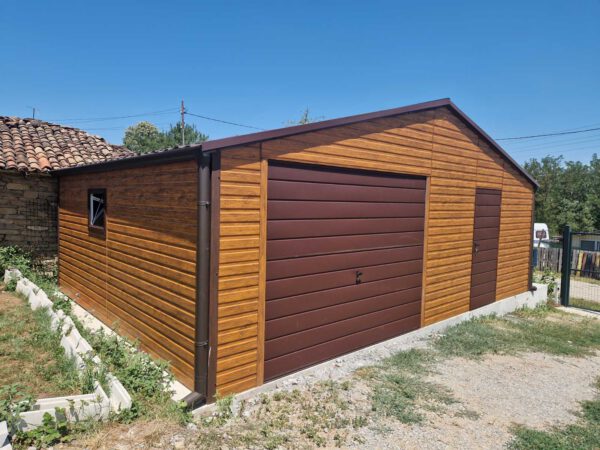 Метален гараж 7.5x5.5 м – фронтонен, автоматична врата, двускатен покрив, прозорци, улуци, метални керемиди - Image 3